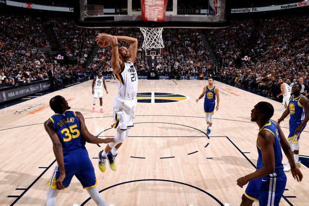 焦点大战:英雄联盟上演巅峰碰撞的简单介绍 焦点大战:英雄联盟上演巅峰碰撞的简单介绍