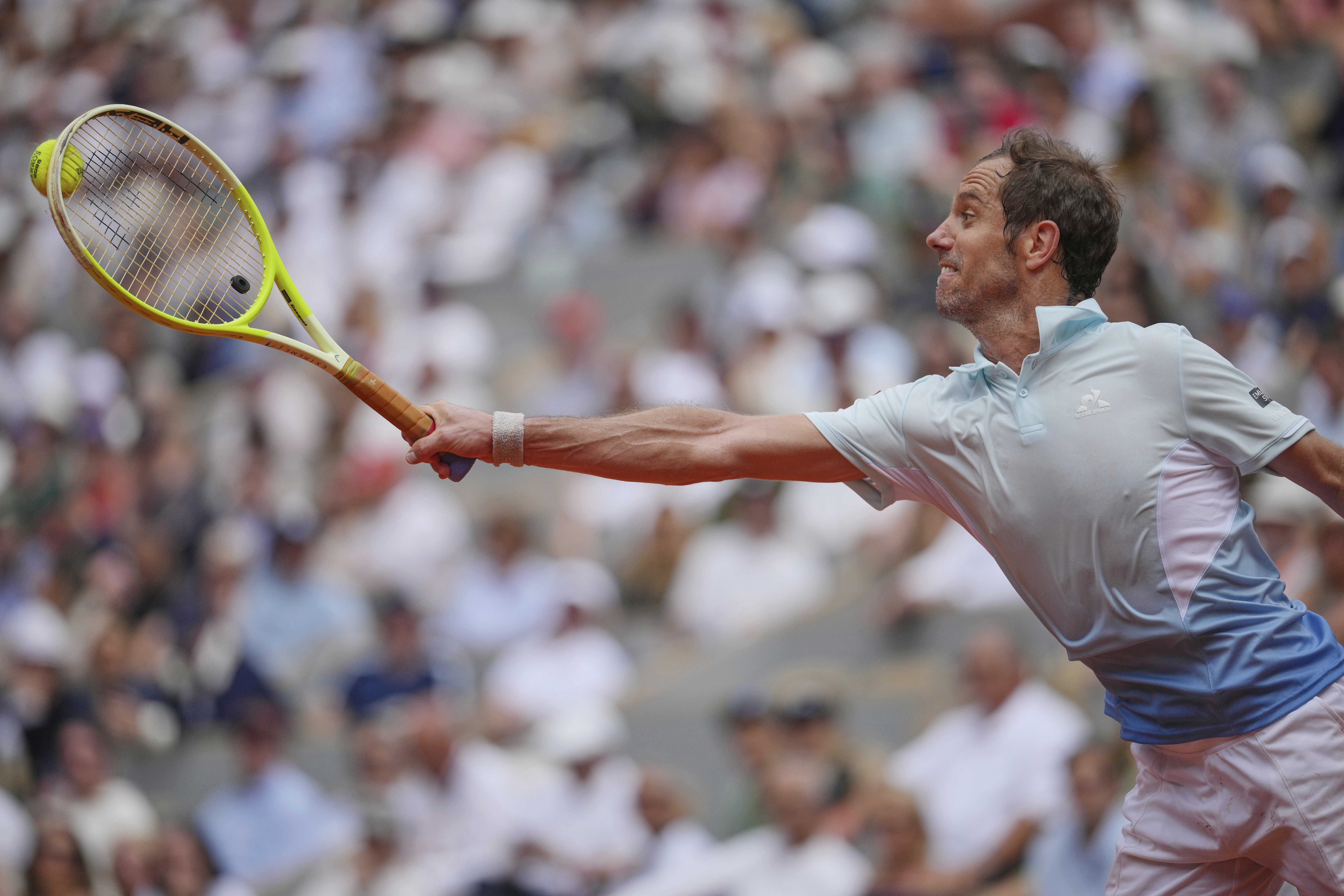 法网险胜澳网，辛纳带队取胜