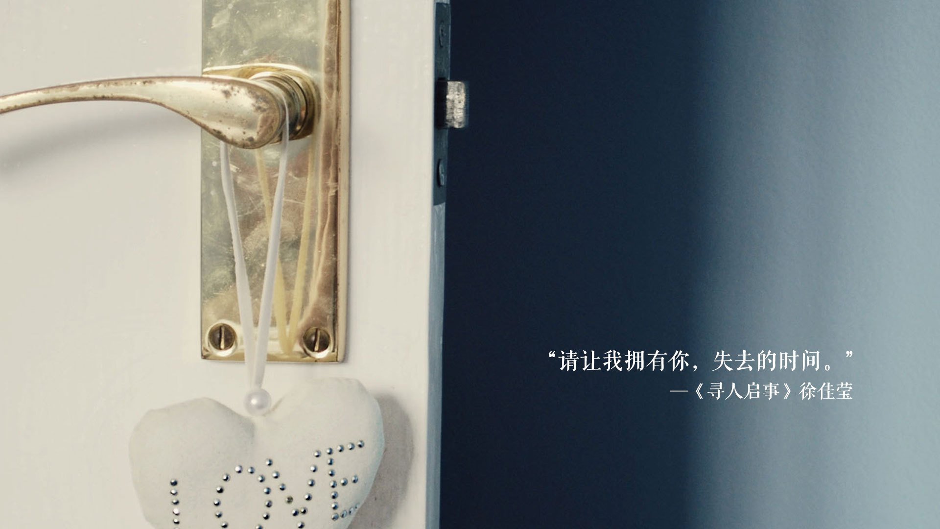 首先，我们来扩展思维，构思一个既抓人眼球又点明核心反转的标题